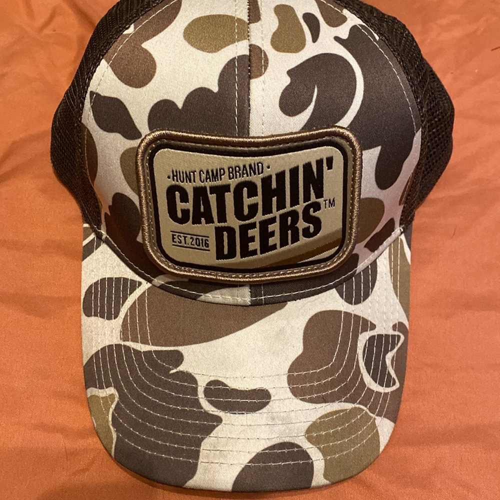 Catchin deers mesh hat
